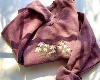 Wilde bloemen geborduurde ronde hals | madeliefje ronde hals, madeliefje sweatshirt, madeliefjes geborduurd sweatshirt, bloemen geborduurd sweatshirt