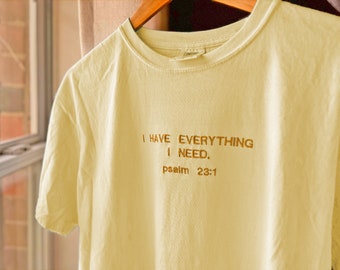 Psalm 23 Broderad T-shirt: Kristna kläder, bekväma färger