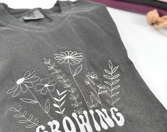 Pregnancy Announcement Shirt Maternity Gift Mom Expecting Mama Tee Baby Bump Photo Outfit Reveal Party Top Growing Tiny Human Apparel Floral
