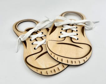 Wooden Lacing Toy Shoe Practice Fine Motor Skill Development Educational Tool Classroom Activity Game Daycare Learning Material Montessori