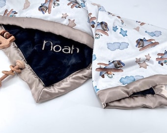 Personalized Airplane Blanket Baby Shower Gift Idea for Nursery Wall Decor Aviation Theme Baby Room Comfort Blanket Custom Name Baby Gift