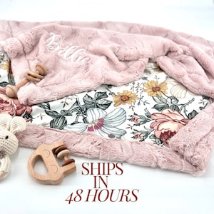 Coperta per neonati in minky personalizzata floreale Coperta con nome per bambina Coperta per neonati fatta a mano Coperta per neonati vintage floreale personalizzata in minky Regalo per neonati