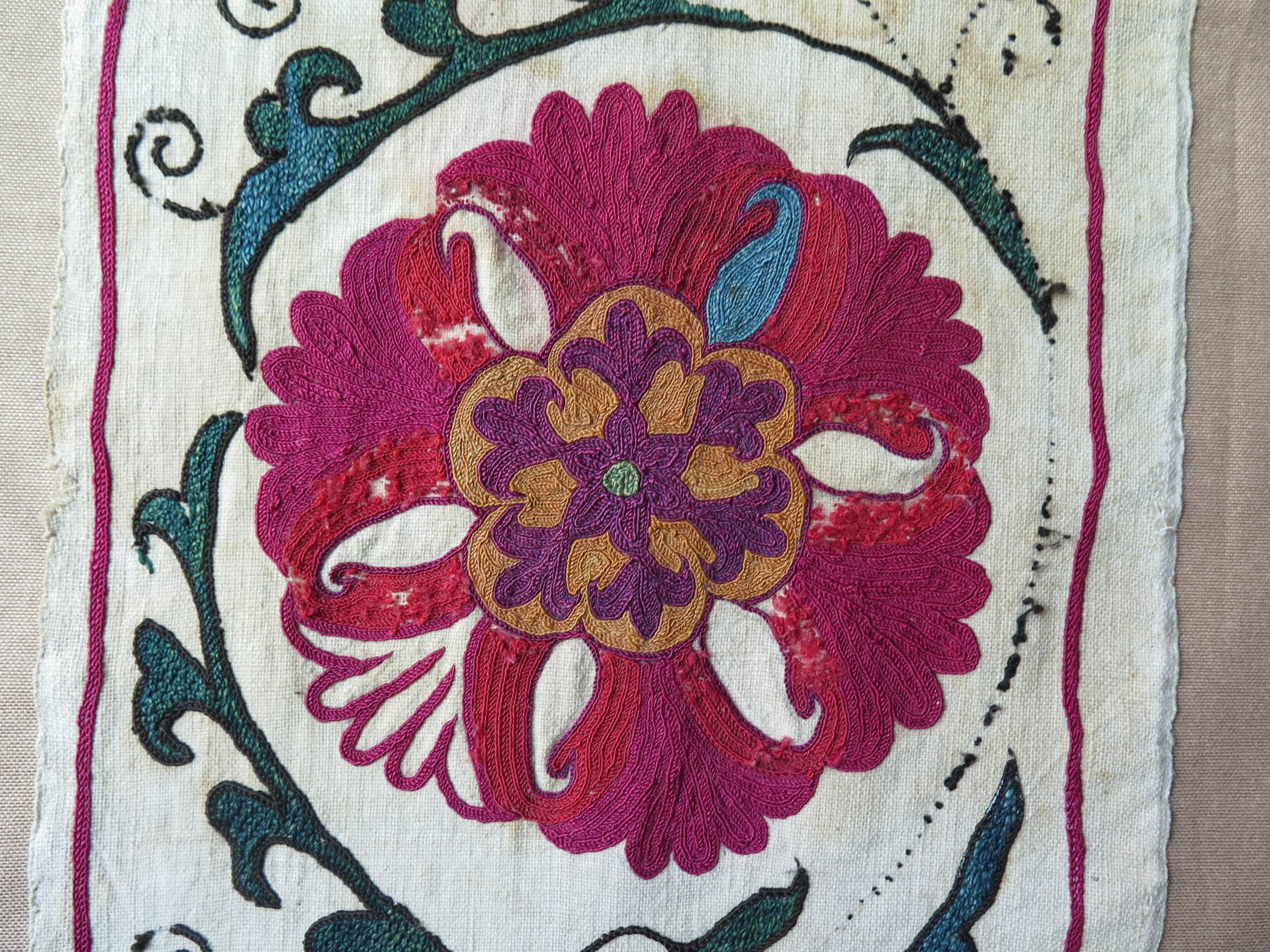 アンティーク ウズベキスタン スザニ フラグメント：19 世紀のシルク