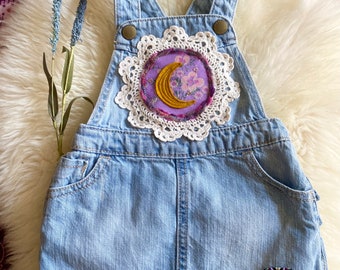 Little Moon denim jurk, ruches, upcycled. Maat 3-6 maanden