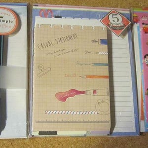 Juego de 3 papeles de carta voluminosos vintage y sobres a juego fabricados en Japón en 1990, casi nuevos, posiblemente faltan algunos.