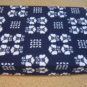 Tapa y cuerpo de caja de papel de cartonaje hechos a mano con tela de kimono yukata japonés