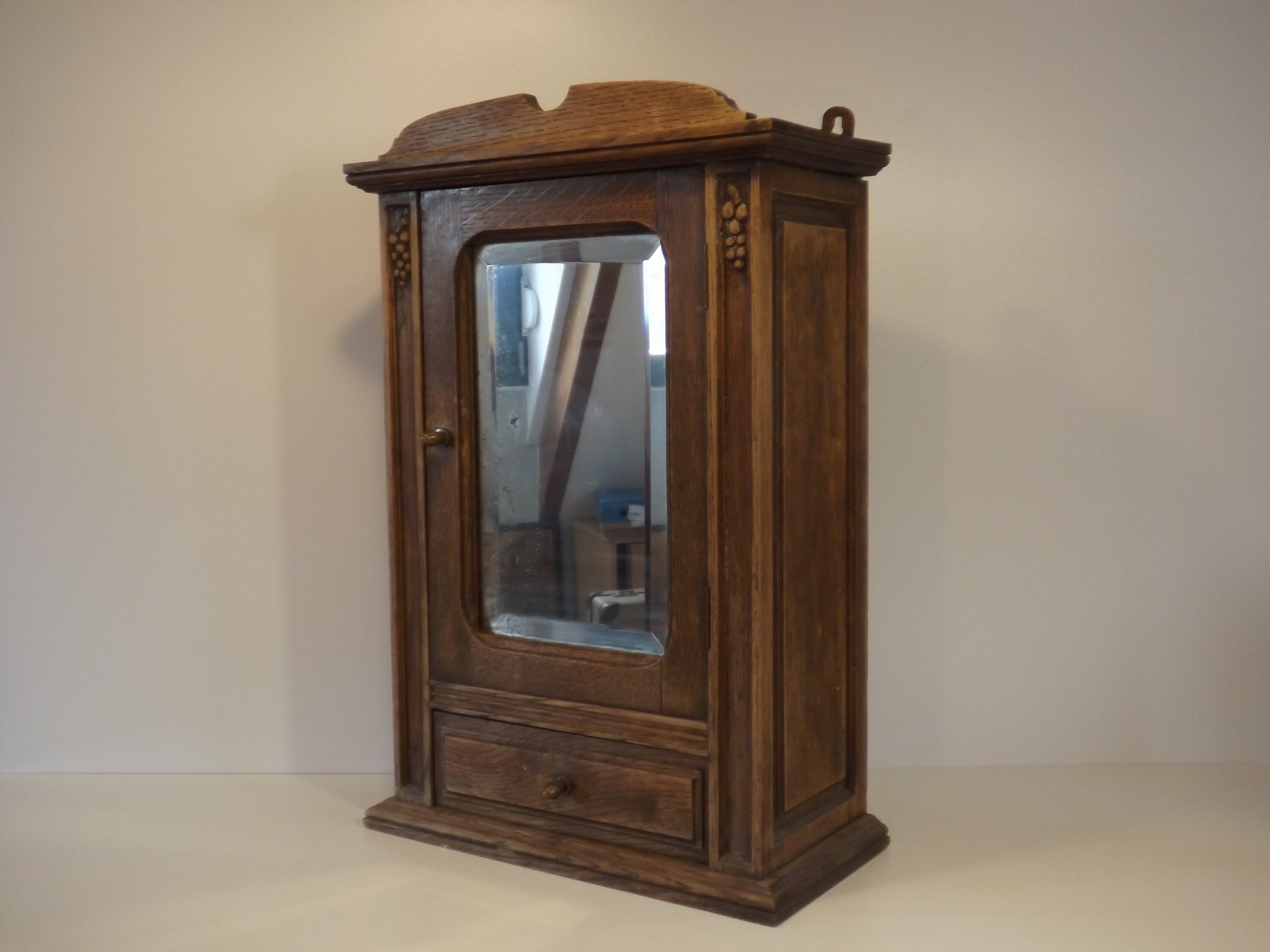 Armoire De Toilette Ancienne En Bois Avec Miroir Biseaute Etsy