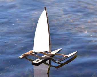 Modello di barca a vela trimarano, kit modello di barca, yacht da laghetto, modello di barca che galleggia, modello regalo in legno.