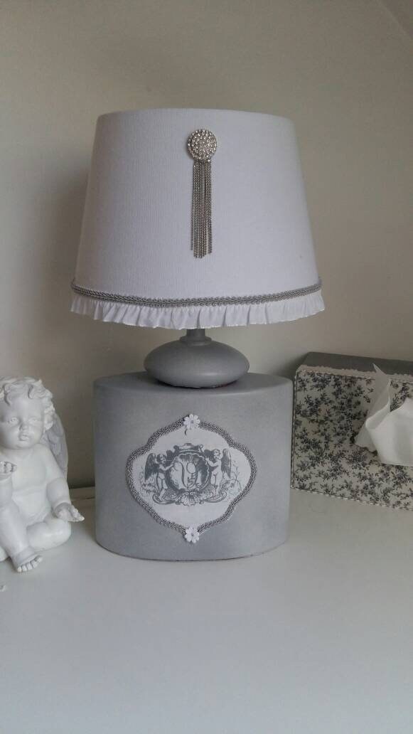 Lampe de Chevet Motif Angelots Romantique en Gris et Blanc