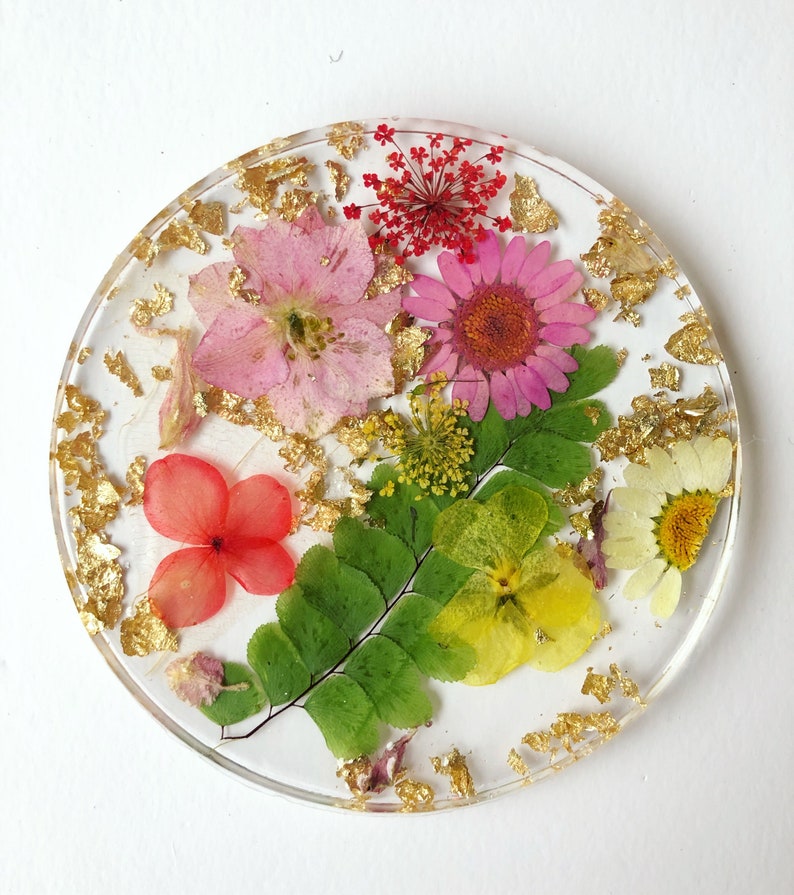 Custom made floral coasters//real flowers//preserved flowers//resin coasters