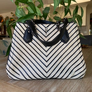 Vintage Vera Wang bolso de espiga de lana blanca y negra, hecho para Banana Republic por Simply Vera, condición de menta