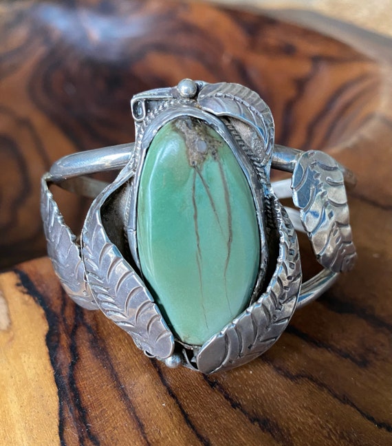Striking Vintage Native American Navajo Green Turquoise Sterling Silver Bracelet Cuff Old Striking Vintage Native American Navajo Green Turquoise Sterling Silver Bracelet Cuff Old