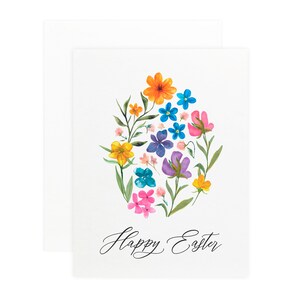 Carte de voeux Joyeuses Pâques avec oeuf de fleurs sauvages
