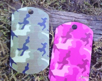 Identifikationsmarke mit personalisierter Tiefengravur Camouflage Grün oder Pink