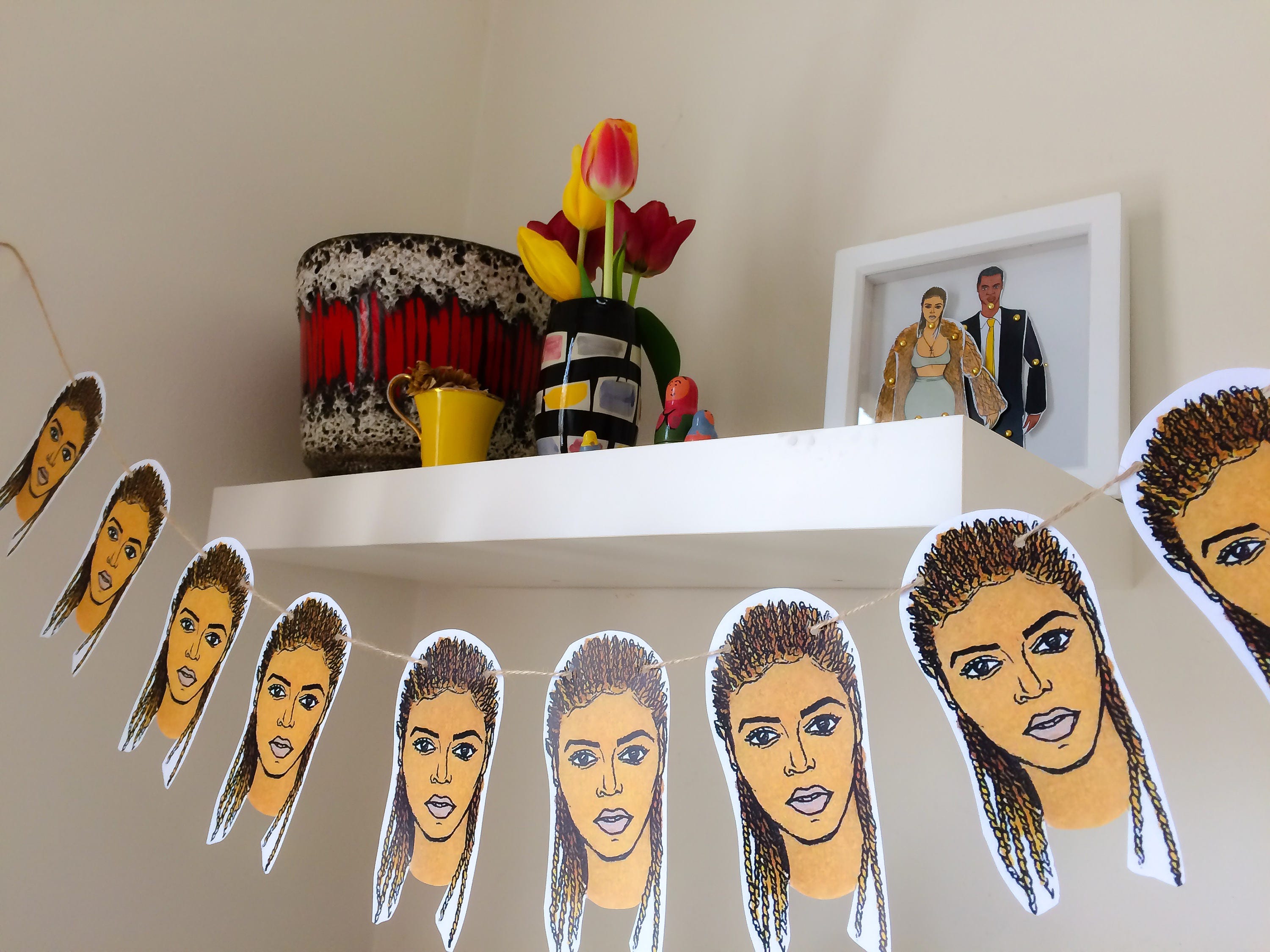 Perfect gift for music fans All frames come gift wrapped. Beauts little framed Beyonce paper doll and matching paper bunting set