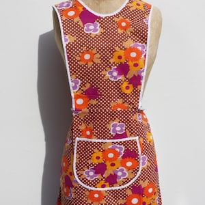 orange apron flowered vintage retro style made in the 1960&#39;s flowerpower made in Holland cotton pinafore dress supercute little apron
