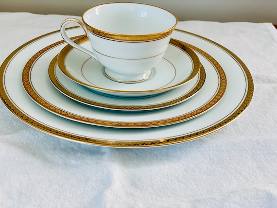 Noritake Porcelain China, 5 Piece Place Setting White With Gold