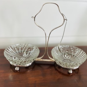 Plat à couches double vintage plaqué argent, bols en verre pressé, sucre, dessert, confitures, chauffe-plats, goûter, Falstaff, Angleterre