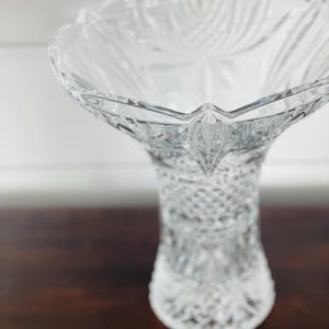 Grand vase vintage pivoine en cristal : Shannon by Godinger 30,5 cm de haut, 24 % de plomb