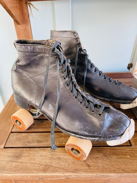 Vintage Mens Roller Derby Skates with Metal Carry