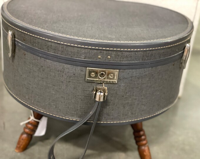 Vintage Samsonite Round Carry on Bag, Train Case, Hat Luggage, Hat Box