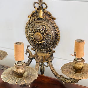 Antique Brass Wall Wall Mount Light Sconce with Three Arms, Victorian, Gothic, Neo Classical, Hollywood Regency, Turn Switch works.