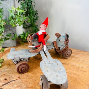 Vintage 1960&#39;s Metal Roller Skates, Adjustable Skates, Movie Prop, Collectible, (one strap broke)