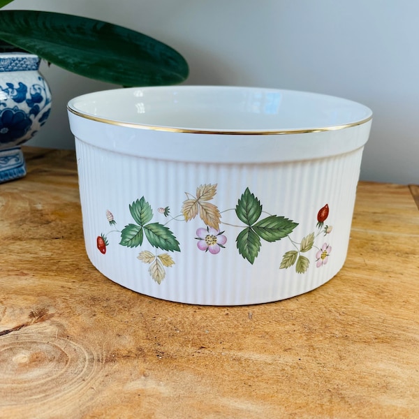 Vintage Wedgewood "Wild Strawberry" Round Casserole, Soufflé Dish, English Bone China, 7.5"Diameter, gilded edge