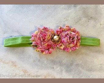 Serre-tête floral rose shabby chic pour bébé avec accent de perles
