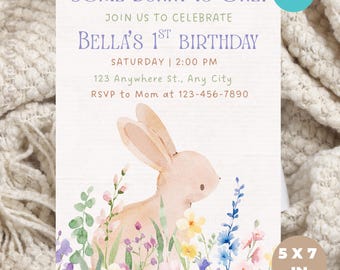 Faire-part d'anniversaire Un lapin a un anniversaire | Invitation lapin aquarelle | 1ère invitation d'anniversaire florale | Invitation fête d'anniversaire lapin pastel