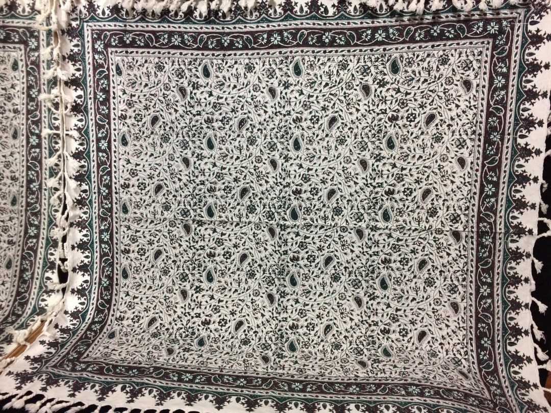 Tapisserie Murale Carrée Indienne - Broderie Main Avec Perles De Sari Et Sequins - 102x102 Cm Orange Vif - Art Décoratif
