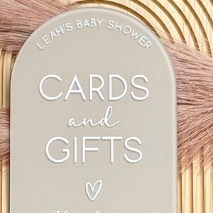 Kaarten en cadeaus bord voor babyshower met standaard | Acryl babyshowerbord | Cadeaubord voor babyshower | Minimalistisch babyshowerdecoratie |