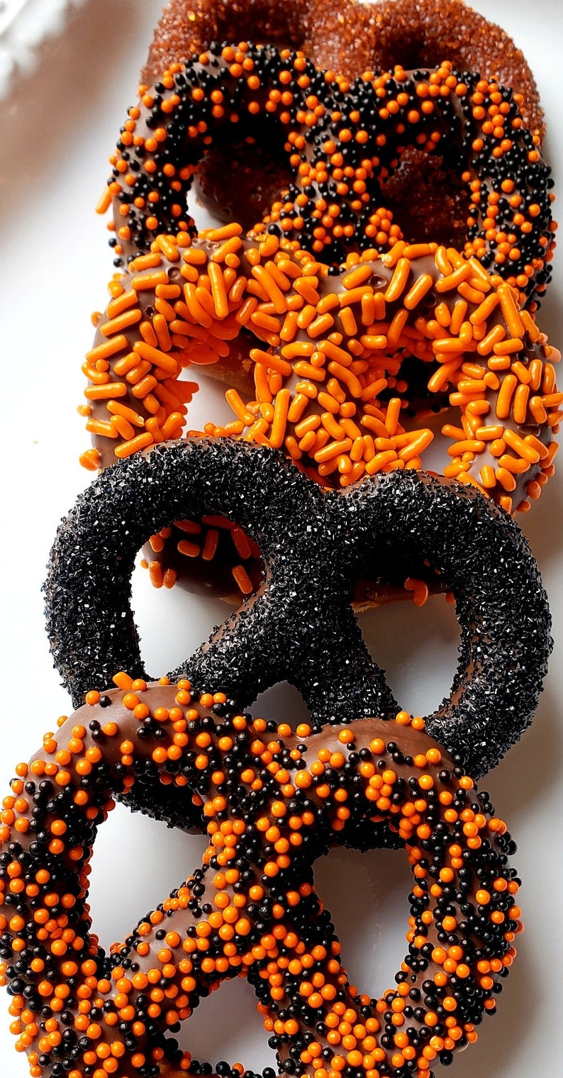 Halloween Trick or Treat Gourmet Chocolate Covered Pretzels Sprinkles Orange Black Costume Party Favors Gift Sets suprise the kids image 8