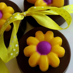 Gourmet Milk Chocolate Covered Oreos Cookies Butterfly DaisysMothers day Gift Bridal Wedding Shower favors Anniversary Party Birthday