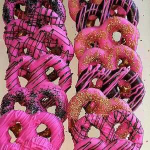 Kate Spade Inspired Chocolate Covered Pretzels - Hot Pink, Dark & Milk Chocolate, Gold decor!  Baby, Bridal Wedding Shower Party Favor!