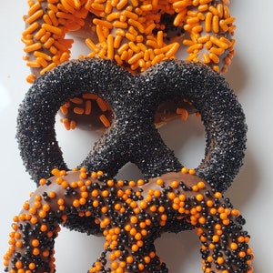 Halloween Trick or Treat Gourmet Chocolate Covered Pretzels Sprinkles Orange Black Costume Party Favors Gift Sets suprise the kids image 4
