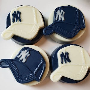 Gourmet Chocolate Covered oreos, Baseball, New York, Fathers Day, Birthday Favors, party, wedding, sports custom gift boxes sets!