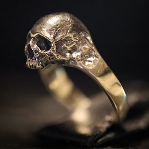 Small Decayed Halfjaw 18kt. Gold