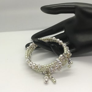 Beautiful Dainty Pearl and Silver beaded memory wire coil bracelet; Featuring silver steer head charm with pretty blue rhinestone
