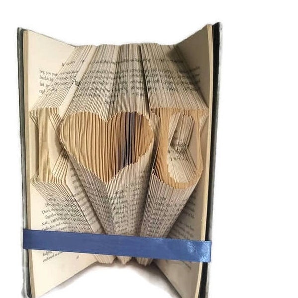 I heart U book folding pattern. DIY Valentine's gift. Word art. Create your own 352 page book sculpture. Free tutorial