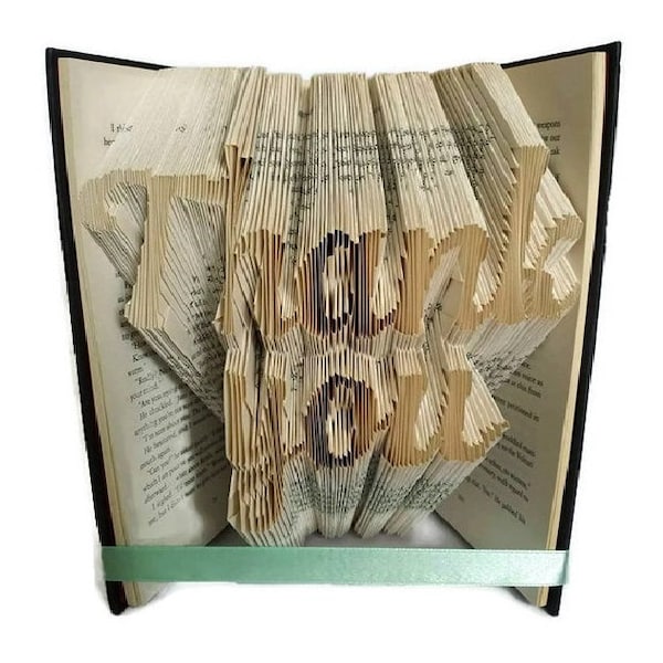 Thank you book folding pattern. DIY unique thank you gift. Handmade appreciation gift. Create your own book sculpture. Free tutorial
