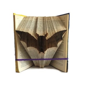 Bat book folding pattern. Bat Halloween decoration.  Create a Halloween book sculpture with free tutorial