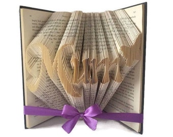 Mama Schmetterling Buch Faltmuster. DIY Mutter Geschenk. Für Muttertag, Babyparty, neues Baby. Schaffen Sie Ihre eigene Buchskulptur. Kostenlose Anleitung