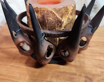 Candelabro de cuero con forma de calavera de cuervo