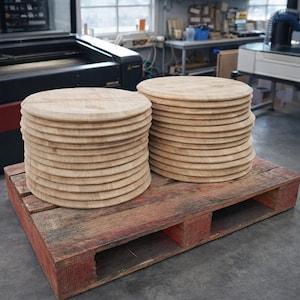 DIY Bourbon Barrel Head – Authentic Reclaimed White Oak Whiskey Barrel Lid  – Kentucky Bourbon Barrel Top for Signs, Weddings, and crafting.