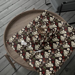 Pilz Geschenkpapier - Yule Geschenkpapier - Hexe Pilze, Motten und Beeren 2 Geschenkpapier Ideal für Hexen Geschenke, Pagan, Coven, Wicc Bild 9