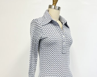 Vintage 70s Body Con Henley | Umbrella Novelty Print | Navy Blue and White | Size Small