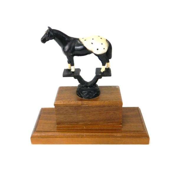 Trophée de cheval des années 1950... Peinture cheval trophée sur socle en bois... Figurine de cheval... Cheval de collection