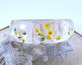 Vintage 1960s Lucite Dried Flower Bangle Bracelet Dried Wildflower Boho Jewelry Blue Yellow Floral Retro Bangle