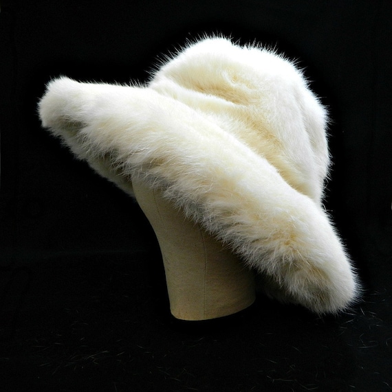 Vintage 1960s Rabbit Fur Mod Hat | White Fur Buck… - image 1